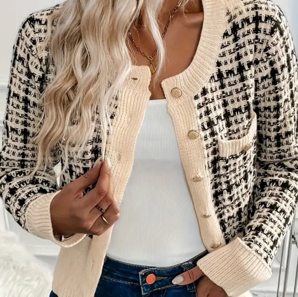 New Women's Elegant Viscose Knit Houndstooth Pattern Round Neck Button Sweater - Picture 2 of 4